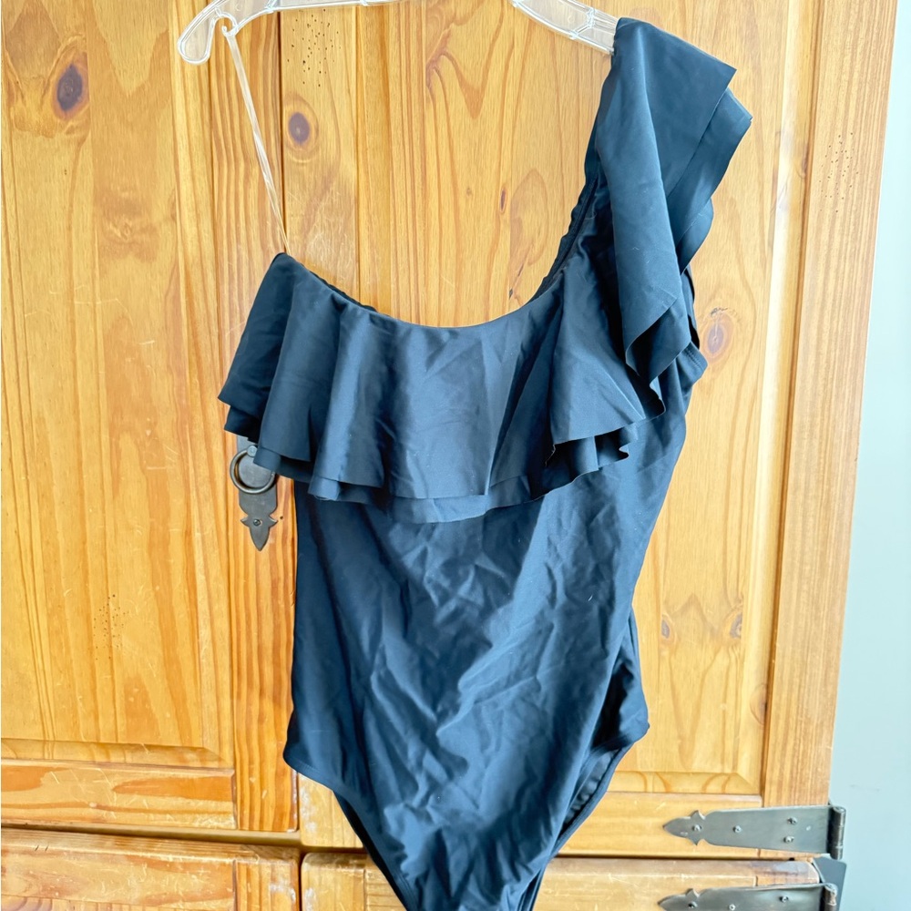 One-Shoulder Ruffle Swimsuit in Black